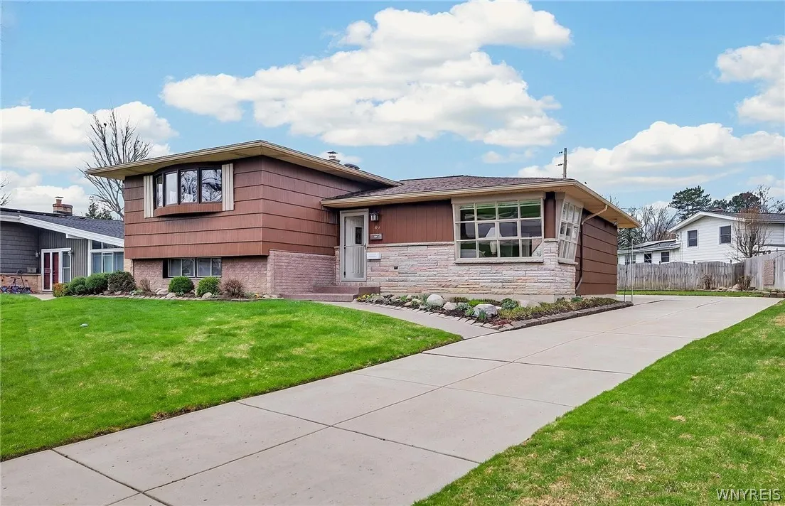 49 Boxwood Circle, Hamburg, New York 14075, Hamburg, New York 14075, 3 Bedrooms Bedrooms, 10 Rooms Rooms,1 BathroomBathrooms,Residential,For Sale,49 Boxwood Circle, Hamburg, New York 14075,0,B1669405