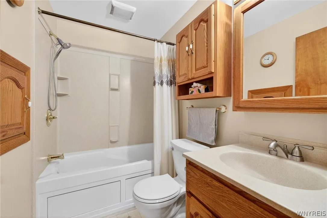 49 Boxwood Circle, Hamburg, New York 14075, Hamburg, New York 14075, 3 Bedrooms Bedrooms, 10 Rooms Rooms,1 BathroomBathrooms,Residential,For Sale,49 Boxwood Circle, Hamburg, New York 14075,0,B1669405