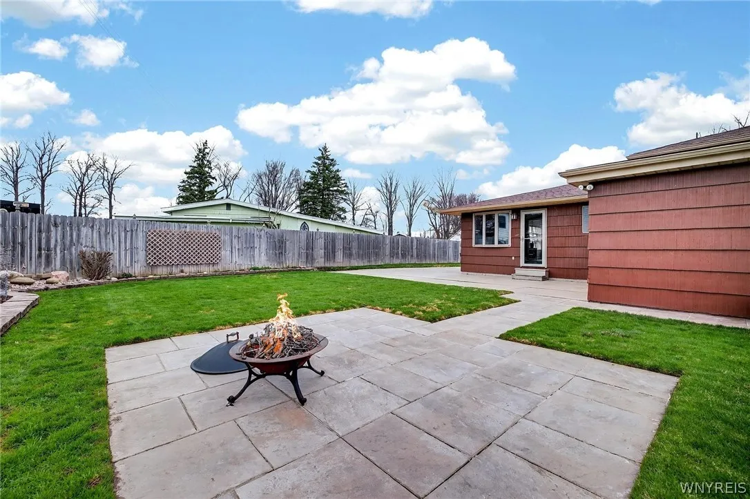 49 Boxwood Circle, Hamburg, New York 14075, Hamburg, New York 14075, 3 Bedrooms Bedrooms, 10 Rooms Rooms,1 BathroomBathrooms,Residential,For Sale,49 Boxwood Circle, Hamburg, New York 14075,0,B1669405