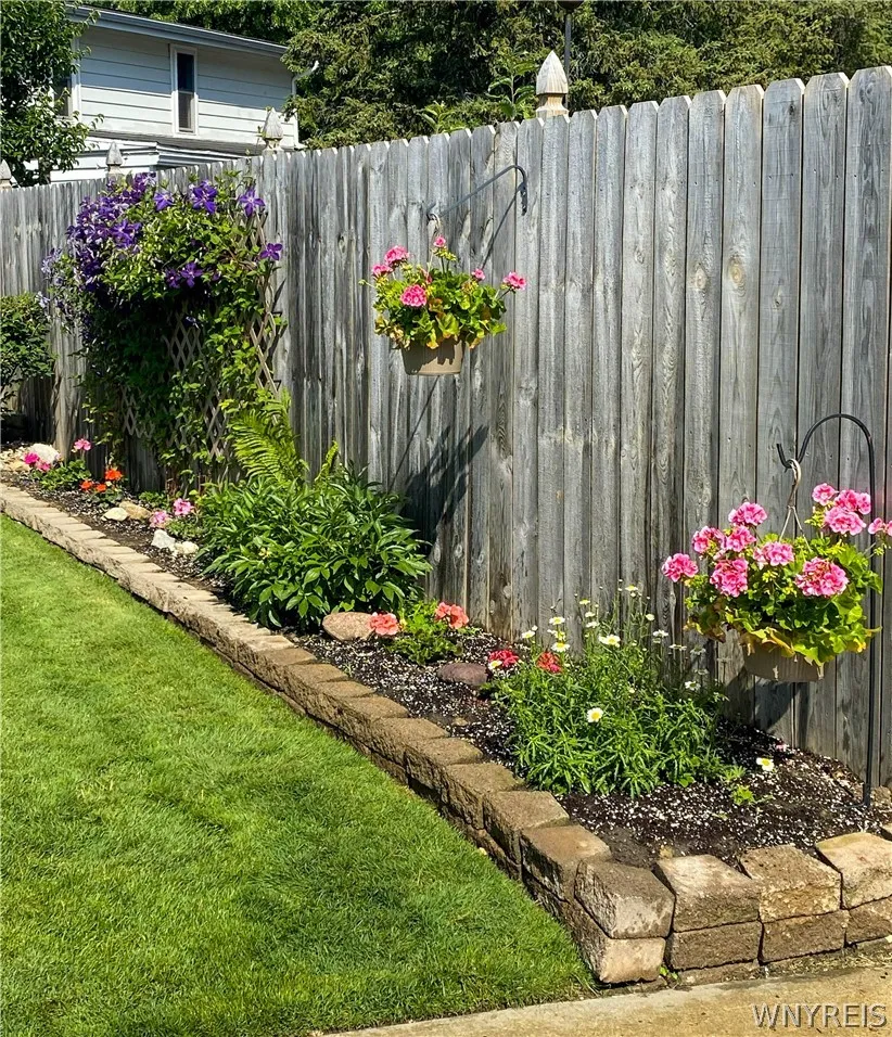 49 Boxwood Circle, Hamburg, New York 14075, Hamburg, New York 14075, 3 Bedrooms Bedrooms, 10 Rooms Rooms,1 BathroomBathrooms,Residential,For Sale,49 Boxwood Circle, Hamburg, New York 14075,0,B1669405