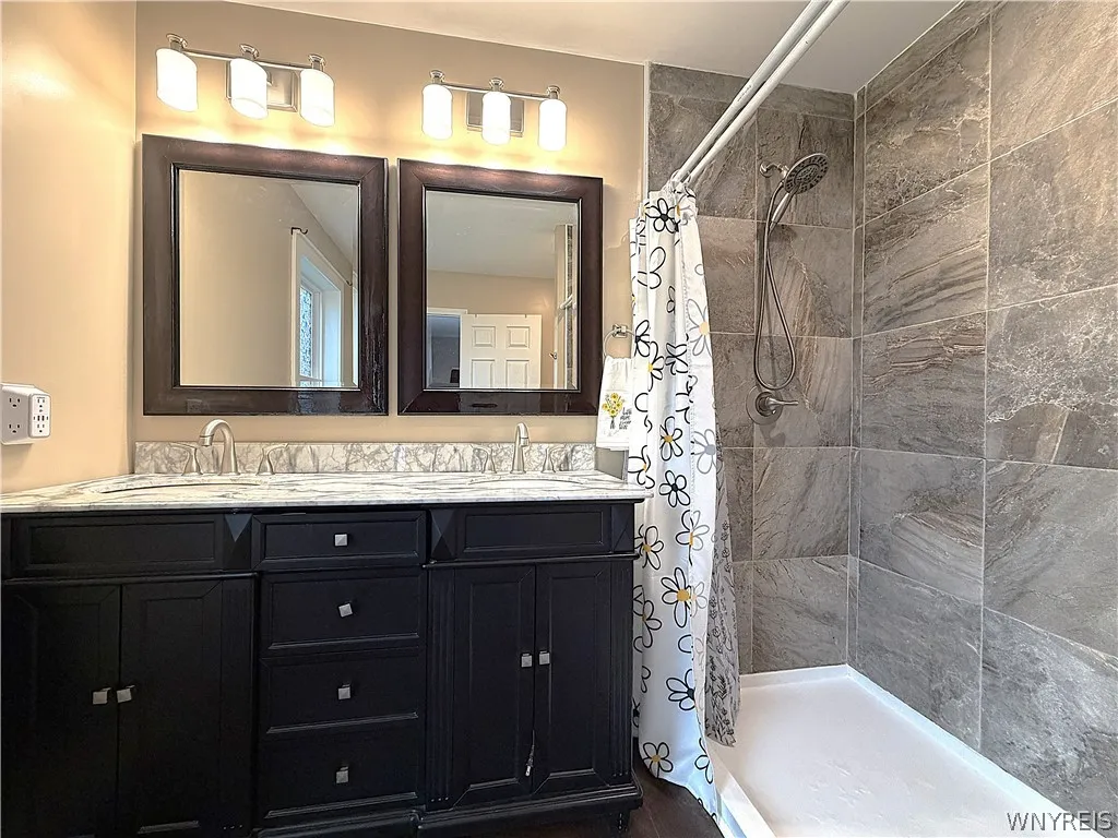 6455 Salt Road, Clarence, New York 14031, Clarence, New York 14031, 2 Bedrooms Bedrooms, 6 Rooms Rooms,2 BathroomsBathrooms,Residential,For Sale,6455 Salt Road, Clarence, New York 14031,0,B1671247