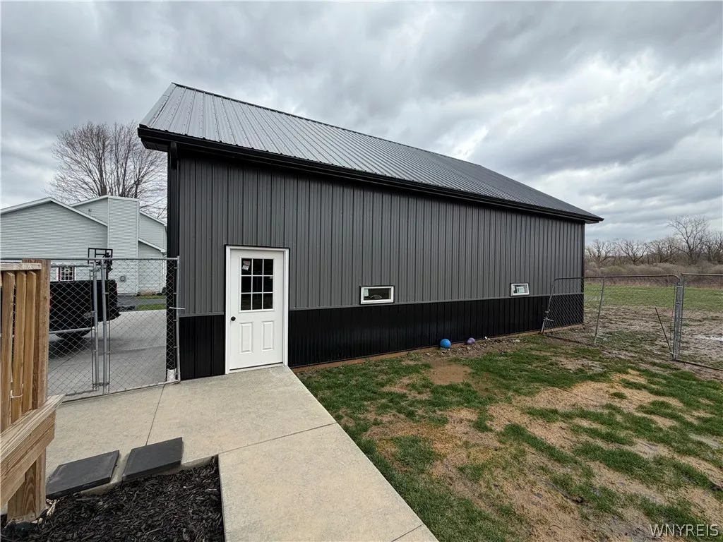 6455 Salt Road, Clarence, New York 14031, Clarence, New York 14031, 2 Bedrooms Bedrooms, 6 Rooms Rooms,2 BathroomsBathrooms,Residential,For Sale,6455 Salt Road, Clarence, New York 14031,0,B1671247