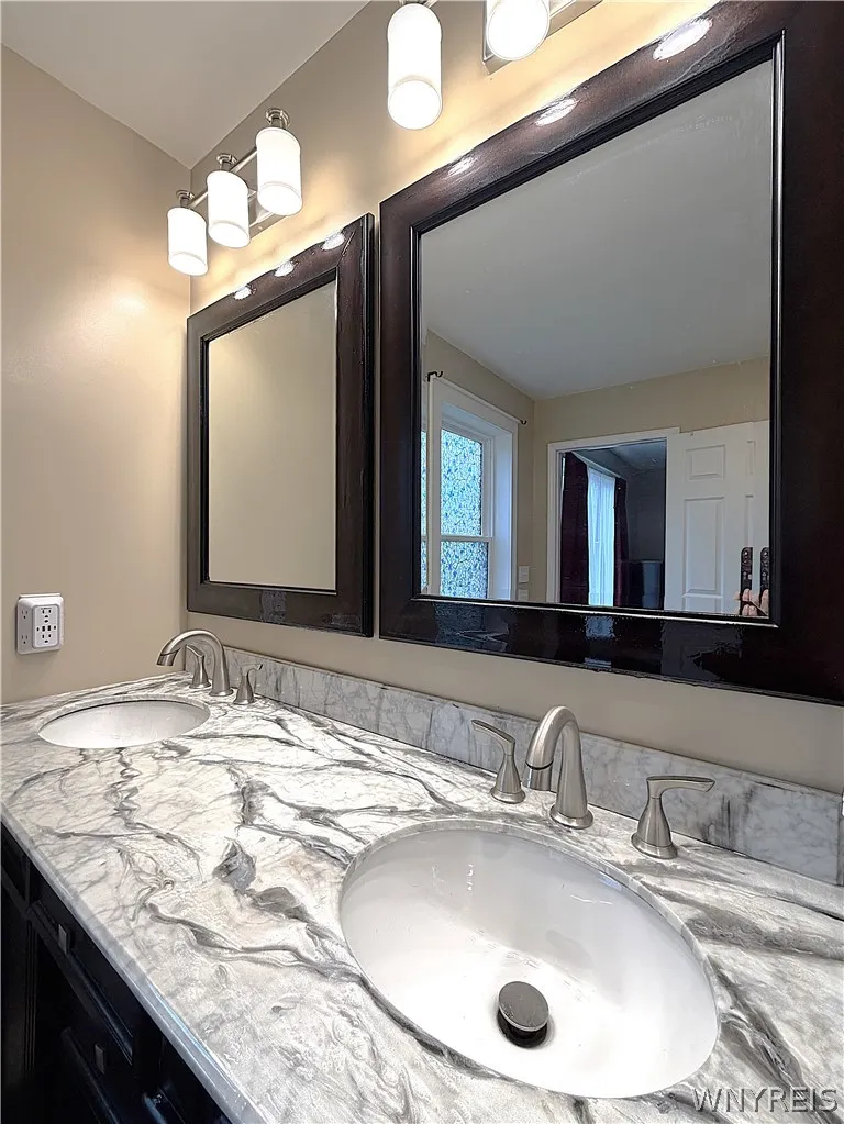 6455 Salt Road, Clarence, New York 14031, Clarence, New York 14031, 2 Bedrooms Bedrooms, 6 Rooms Rooms,2 BathroomsBathrooms,Residential,For Sale,6455 Salt Road, Clarence, New York 14031,0,B1671247