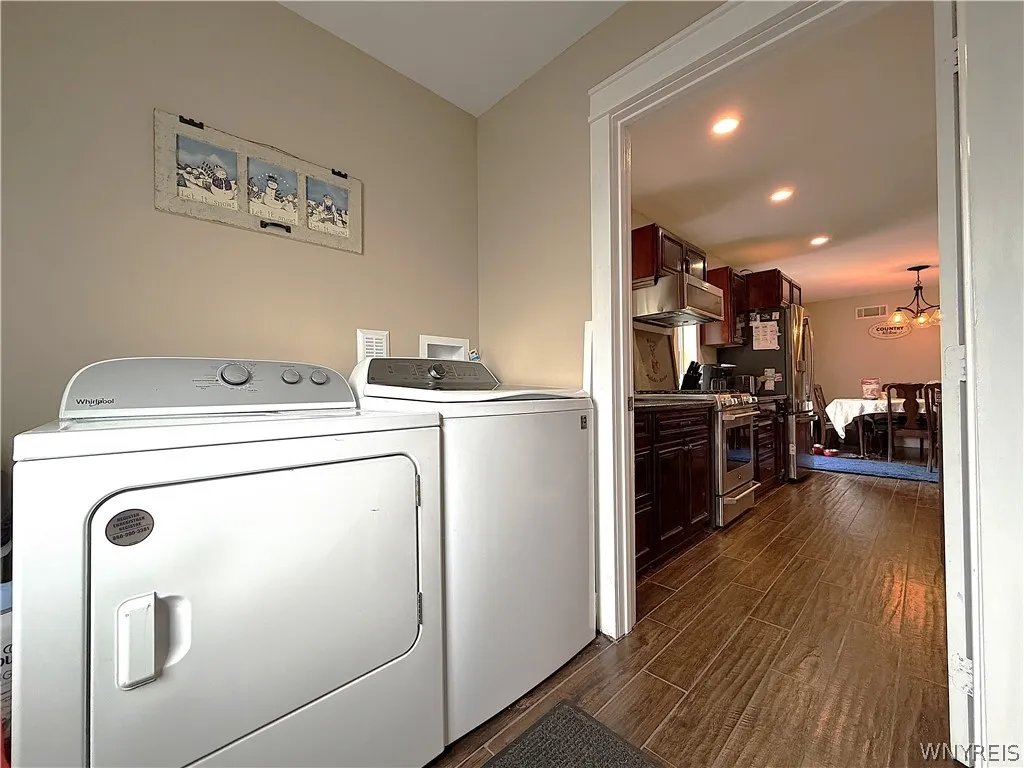 6455 Salt Road, Clarence, New York 14031, Clarence, New York 14031, 2 Bedrooms Bedrooms, 6 Rooms Rooms,2 BathroomsBathrooms,Residential,For Sale,6455 Salt Road, Clarence, New York 14031,0,B1671247