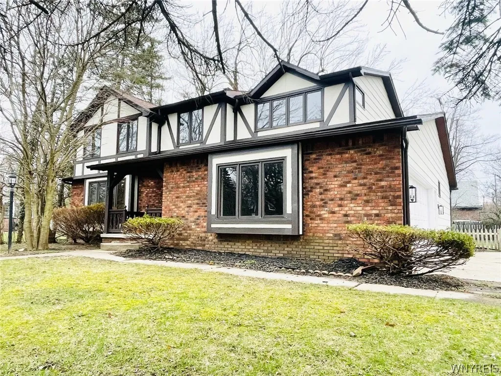 98 Bentham Parkway, Amherst, New York 14226, Amherst, New York 14226, 4 Bedrooms Bedrooms, 9 Rooms Rooms,2 BathroomsBathrooms,Residential,For Sale,98 Bentham Parkway, Amherst, New York 14226,0,B1672915