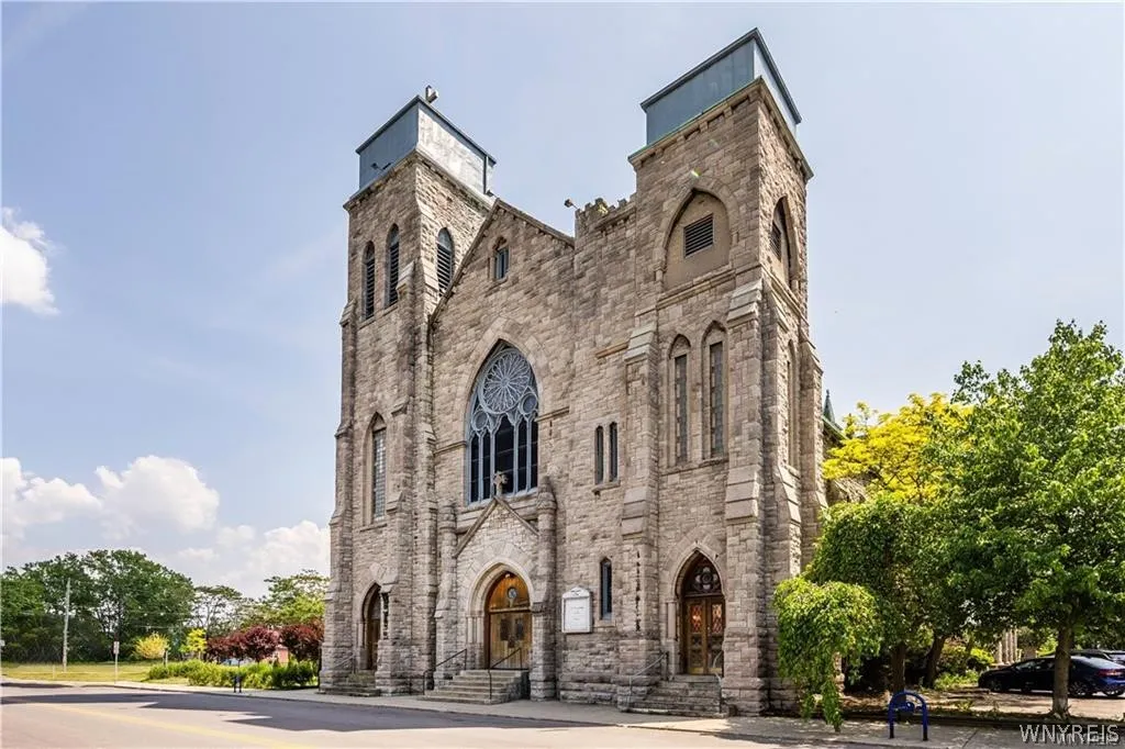 193 Elk Street, Buffalo, New York 14210, Buffalo, New York 14210, 15 Rooms Rooms,Commercial Sale,For Sale,193 Elk Street, Buffalo, New York 14210,0,B1671711