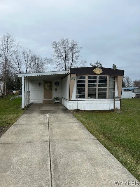 110 Bush Gardens, Alden, New York 14004, Alden, New York 14004, 2 Bedroom Bedrooms, 6 Room Rooms,1 BathroomBathrooms,Residential,Closed,110 Bush Gardens, Alden, New York 14004,0,B1672959