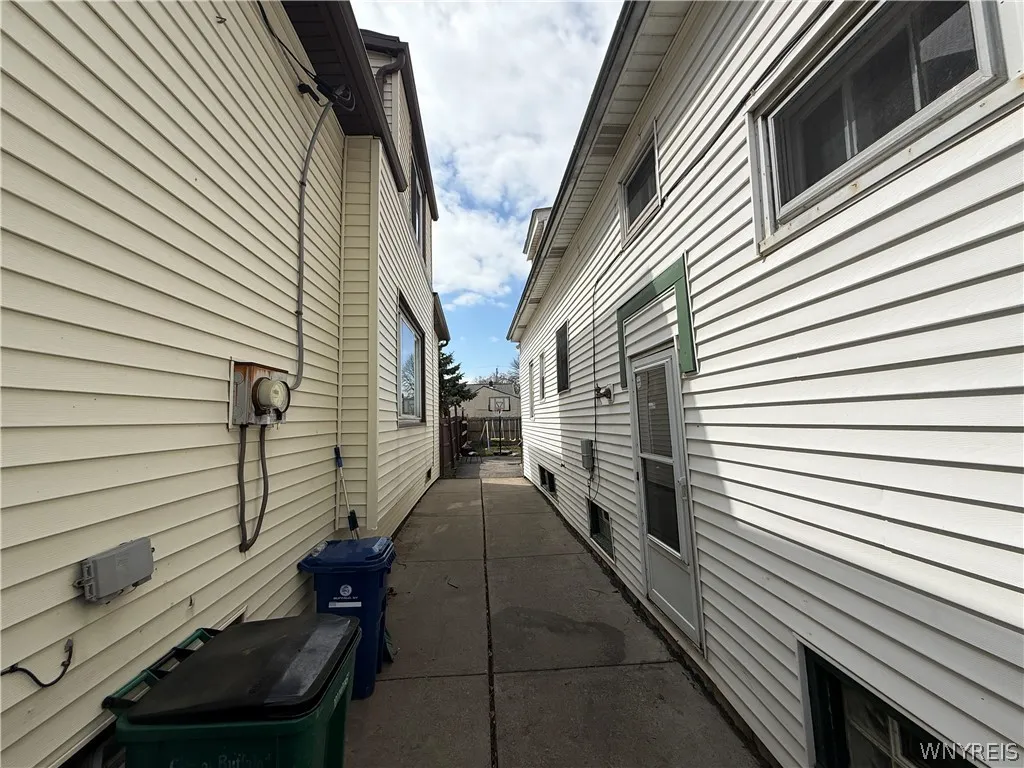 349 Riverside Avenue, Buffalo, New York 14207, Buffalo, New York 14207, 4 Bedrooms Bedrooms, 6 Rooms Rooms,1 BathroomBathrooms,Residential,For Sale,349 Riverside Avenue, Buffalo, New York 14207,0,B1670642