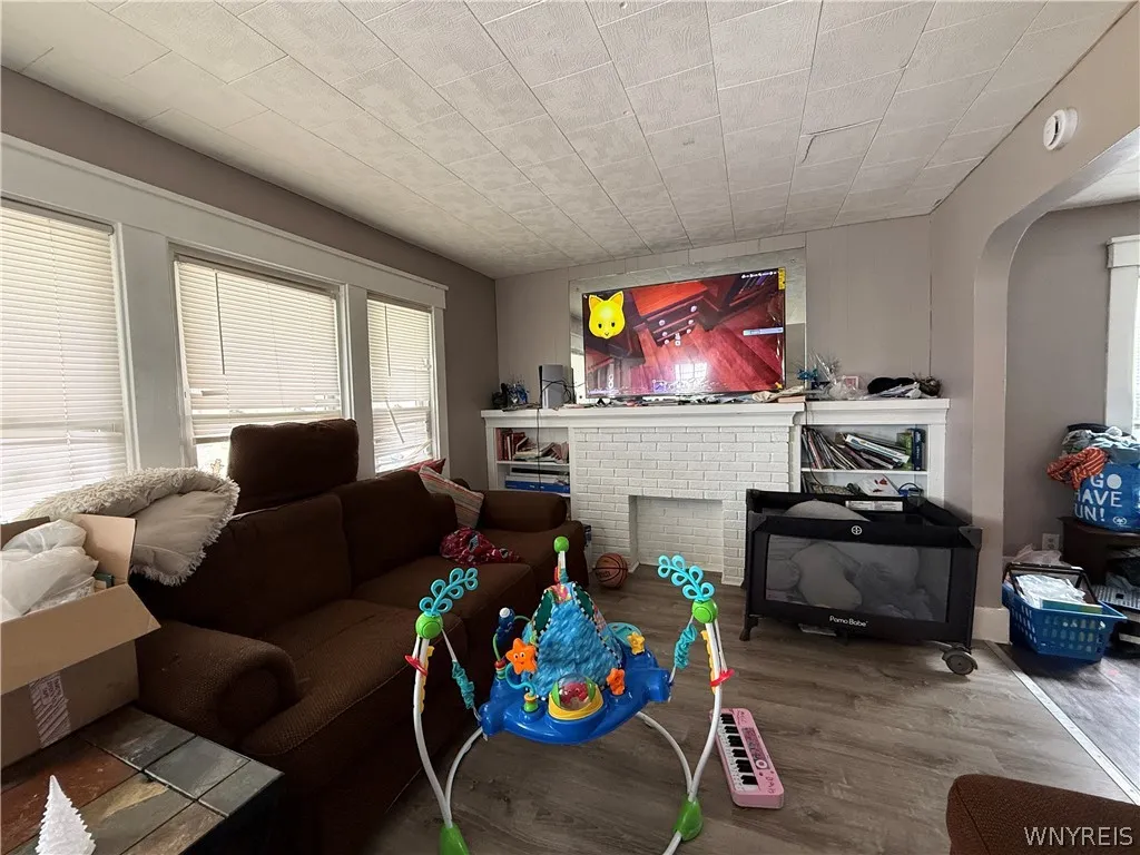 333 Crowley Avenue, Buffalo, New York 14207, Buffalo, New York 14207, 4 Bedrooms Bedrooms, 6 Rooms Rooms,1 BathroomBathrooms,Residential,For Sale,333 Crowley Avenue, Buffalo, New York 14207,0,B1670641