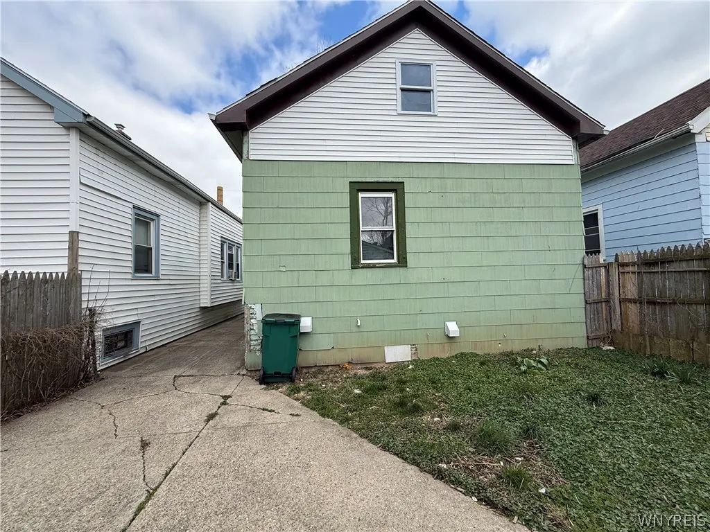 333 Crowley Avenue, Buffalo, New York 14207, Buffalo, New York 14207, 4 Bedrooms Bedrooms, 6 Rooms Rooms,1 BathroomBathrooms,Residential,For Sale,333 Crowley Avenue, Buffalo, New York 14207,0,B1670641
