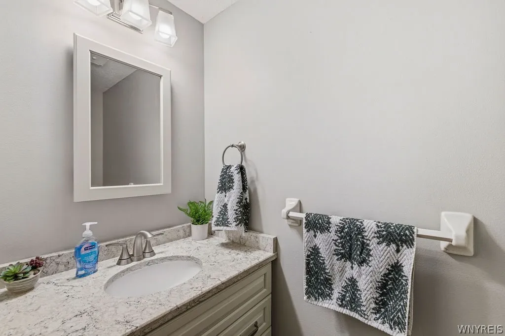 3662 Woodhaven Circle, Hamburg, New York 14075, Hamburg, New York 14075, 3 Bedrooms Bedrooms, 8 Rooms Rooms,1 BathroomBathrooms,Residential,For Sale,3662 Woodhaven Circle, Hamburg, New York 14075,0,B1670626
