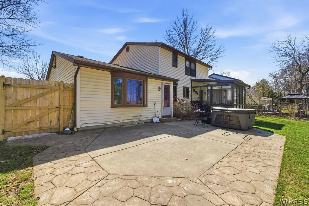 3662 Woodhaven Circle, Hamburg, New York 14075, Hamburg, New York 14075, 3 Bedrooms Bedrooms, 8 Rooms Rooms,1 BathroomBathrooms,Residential,For Sale,3662 Woodhaven Circle, Hamburg, New York 14075,0,B1670626