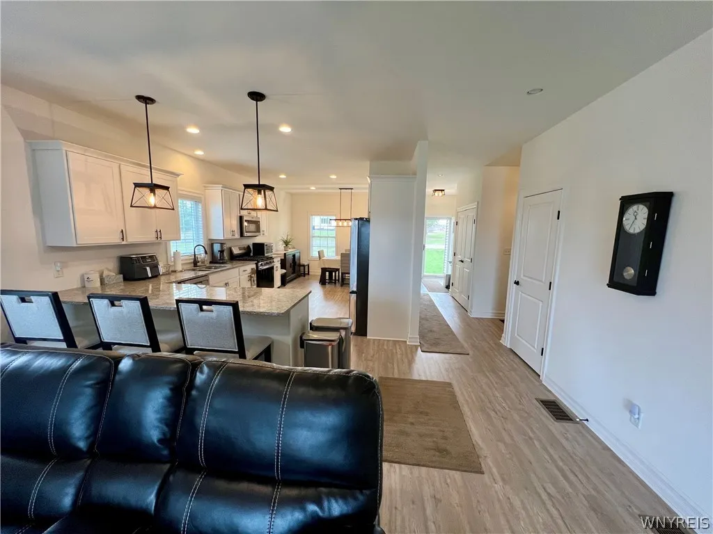 3050 Pleasant Avenue, Hamburg, New York 14075, Hamburg, New York 14075, 2 Bedrooms Bedrooms, 5 Rooms Rooms,2 BathroomsBathrooms,Residential,For Sale,3050 Pleasant Avenue, Hamburg, New York 14075,0,B1665272