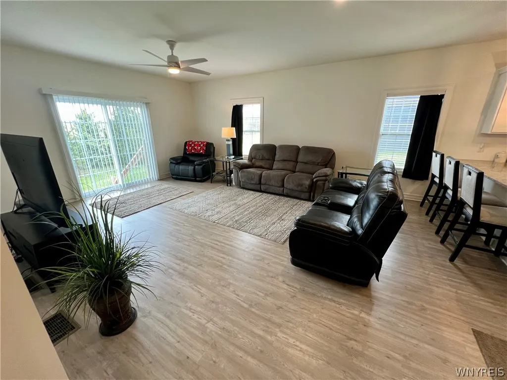 3050 Pleasant Avenue, Hamburg, New York 14075, Hamburg, New York 14075, 2 Bedrooms Bedrooms, 5 Rooms Rooms,2 BathroomsBathrooms,Residential,For Sale,3050 Pleasant Avenue, Hamburg, New York 14075,0,B1665272