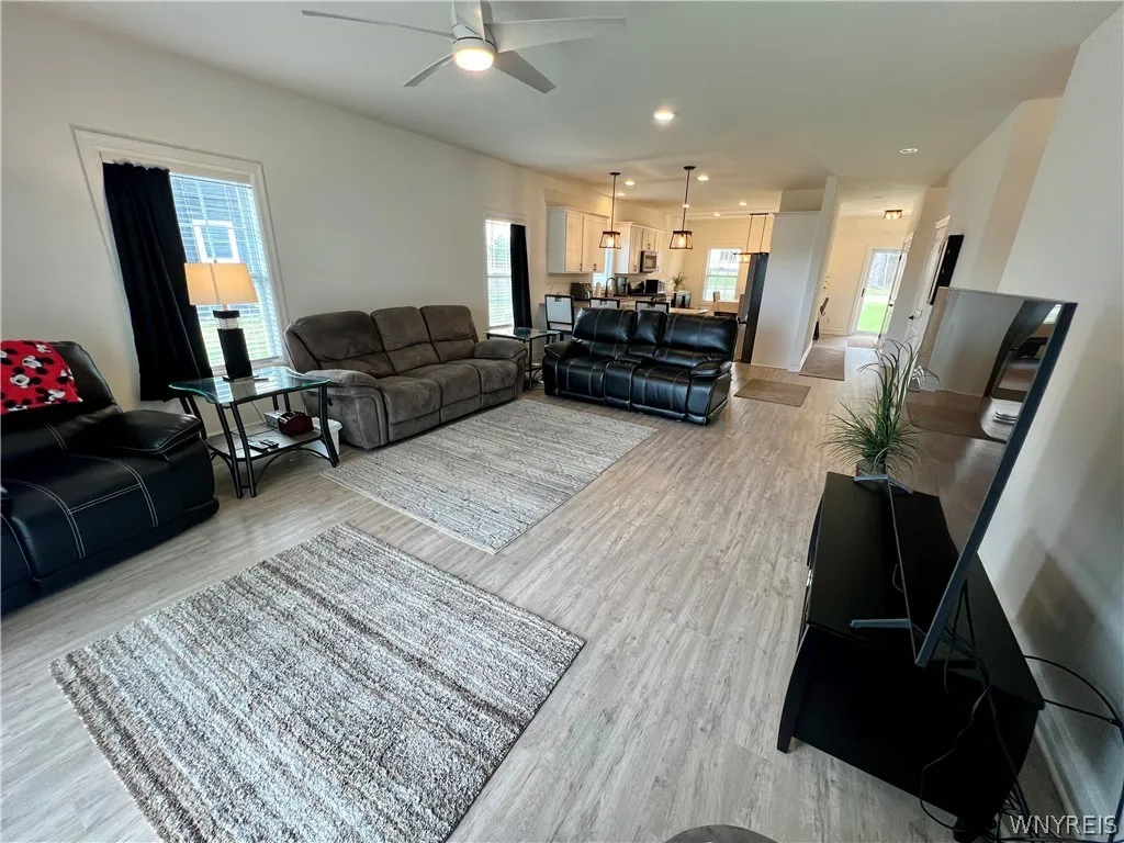 3050 Pleasant Avenue, Hamburg, New York 14075, Hamburg, New York 14075, 2 Bedrooms Bedrooms, 5 Rooms Rooms,2 BathroomsBathrooms,Residential,For Sale,3050 Pleasant Avenue, Hamburg, New York 14075,0,B1665272