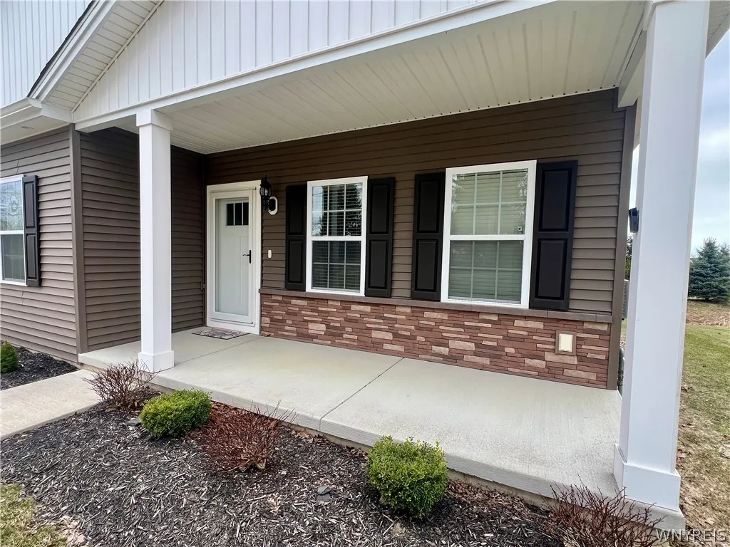 3050 Pleasant Avenue, Hamburg, New York 14075, Hamburg, New York 14075, 2 Bedrooms Bedrooms, 5 Rooms Rooms,2 BathroomsBathrooms,Residential,For Sale,3050 Pleasant Avenue, Hamburg, New York 14075,0,B1665272