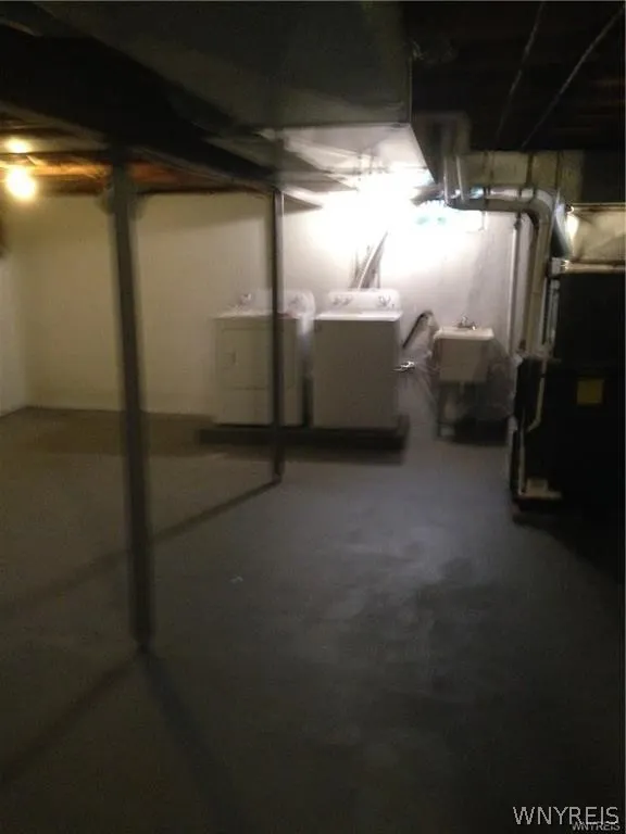 91 Marine Drive, Amherst, New York 14228, Amherst, New York 14228, 3 Bedrooms Bedrooms, 6 Rooms Rooms,1 BathroomBathrooms,Residential Lease,For Rent,91 Marine Drive, Amherst, New York 14228,0,B1673064