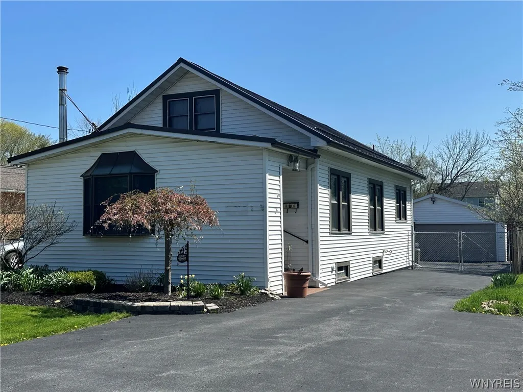 4835 Harlem Road, Amherst, New York 14226, Amherst, New York 14226, 3 Bedrooms Bedrooms, 6 Rooms Rooms,2 BathroomsBathrooms,Residential,Closed,4835 Harlem Road, Amherst, New York 14226,0,B1673145