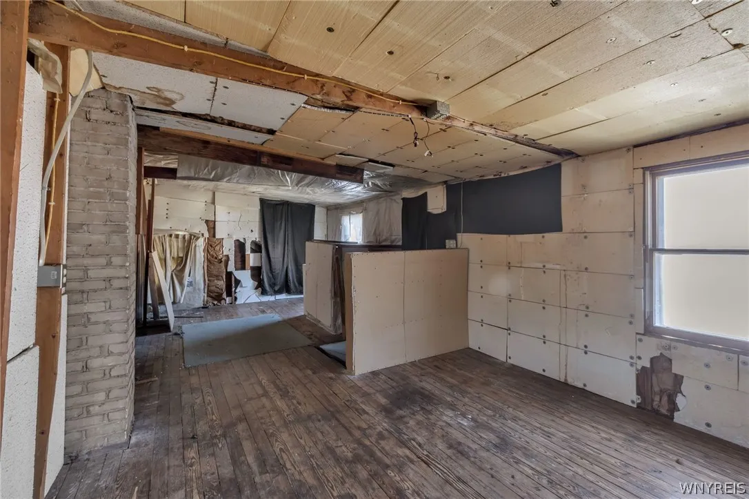 2143 Niagara Street, Buffalo, New York 14207, Buffalo, New York 14207, 8 Bedroom Bedrooms, ,3 BathroomBathrooms,Residential,For Sale,2143 Niagara Street, Buffalo, New York 14207,0,B1672981