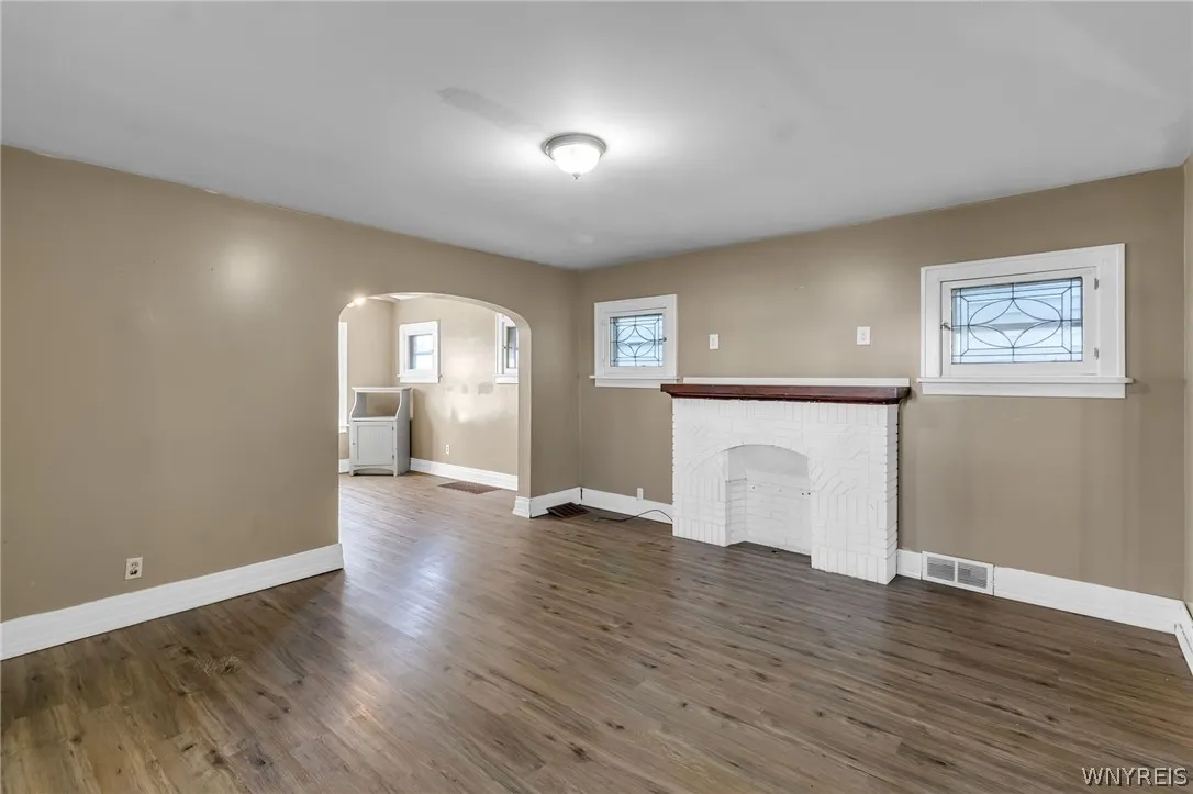 2143 Niagara Street, Buffalo, New York 14207, Buffalo, New York 14207, 8 Bedroom Bedrooms, ,3 BathroomBathrooms,Residential,For Sale,2143 Niagara Street, Buffalo, New York 14207,0,B1672981
