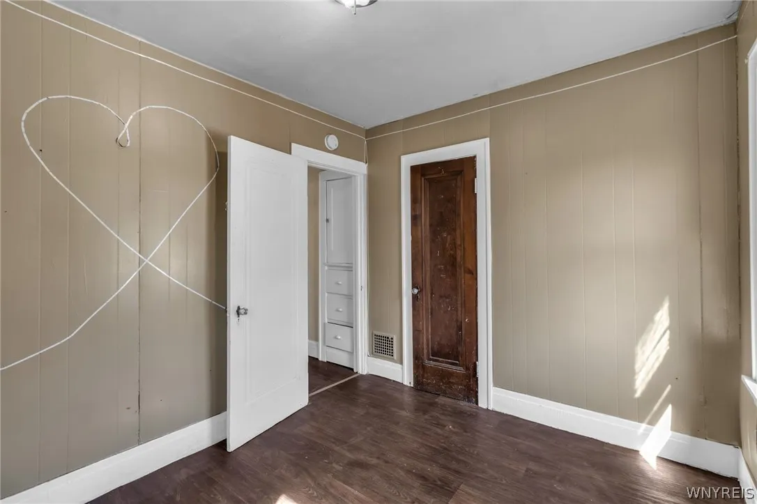 2143 Niagara Street, Buffalo, New York 14207, Buffalo, New York 14207, 8 Bedroom Bedrooms, ,3 BathroomBathrooms,Residential,For Sale,2143 Niagara Street, Buffalo, New York 14207,0,B1672981