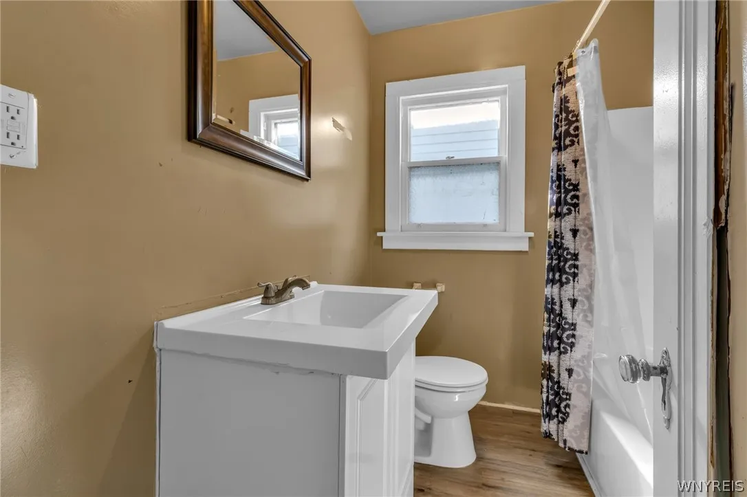 2143 Niagara Street, Buffalo, New York 14207, Buffalo, New York 14207, 8 Bedroom Bedrooms, ,3 BathroomBathrooms,Residential,For Sale,2143 Niagara Street, Buffalo, New York 14207,0,B1672981