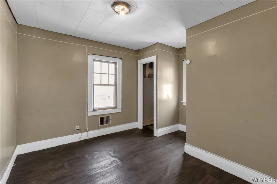 2143 Niagara Street, Buffalo, New York 14207, Buffalo, New York 14207, 8 Bedroom Bedrooms, ,3 BathroomBathrooms,Residential,For Sale,2143 Niagara Street, Buffalo, New York 14207,0,B1672981