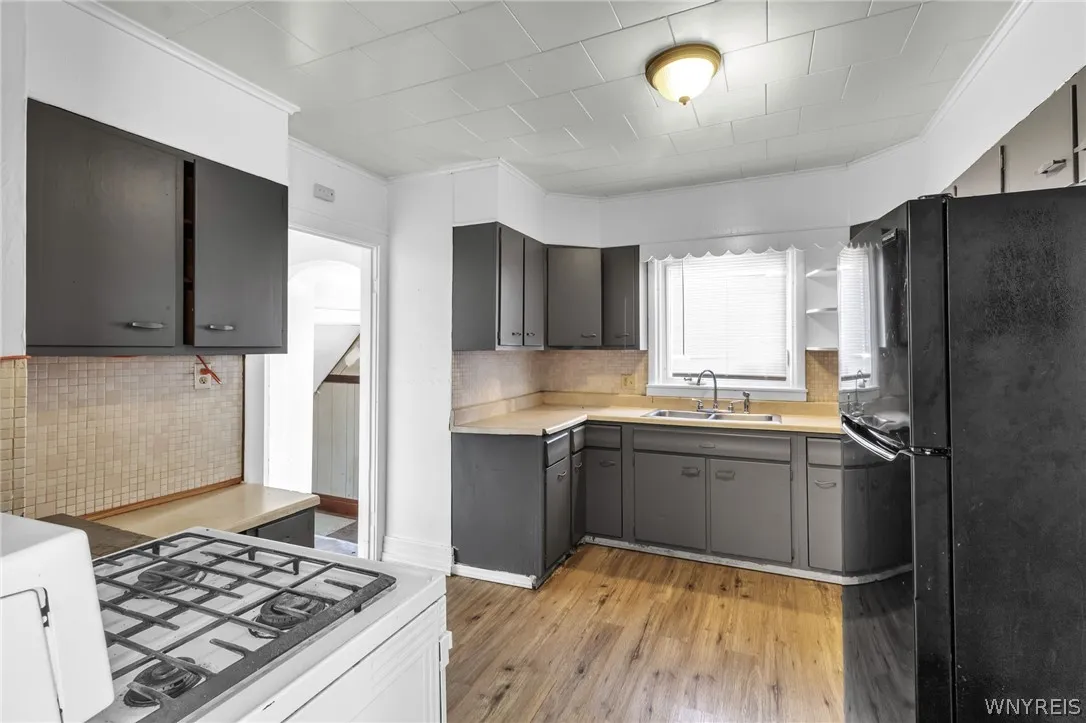 2143 Niagara Street, Buffalo, New York 14207, Buffalo, New York 14207, 8 Bedroom Bedrooms, ,3 BathroomBathrooms,Residential,For Sale,2143 Niagara Street, Buffalo, New York 14207,0,B1672981