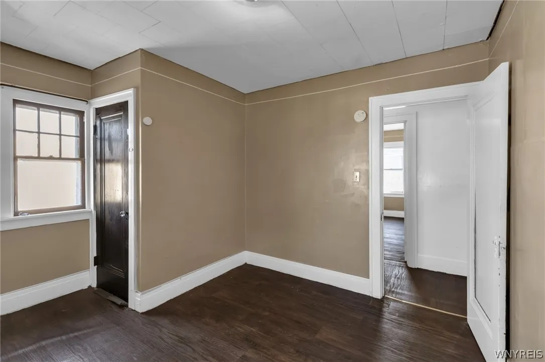 2143 Niagara Street, Buffalo, New York 14207, Buffalo, New York 14207, 8 Bedroom Bedrooms, ,3 BathroomBathrooms,Residential,For Sale,2143 Niagara Street, Buffalo, New York 14207,0,B1672981