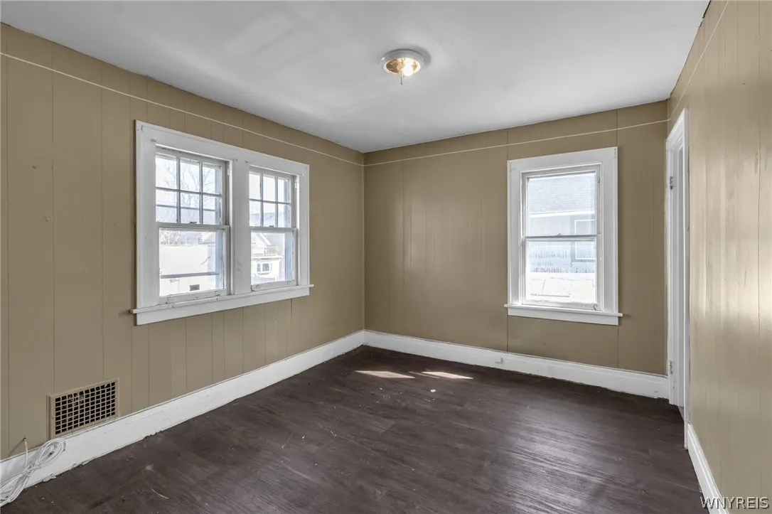 2143 Niagara Street, Buffalo, New York 14207, Buffalo, New York 14207, 8 Bedroom Bedrooms, ,3 BathroomBathrooms,Residential,For Sale,2143 Niagara Street, Buffalo, New York 14207,0,B1672981