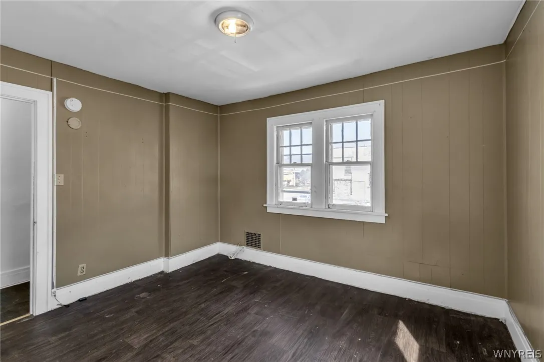 2143 Niagara Street, Buffalo, New York 14207, Buffalo, New York 14207, 8 Bedroom Bedrooms, ,3 BathroomBathrooms,Residential,For Sale,2143 Niagara Street, Buffalo, New York 14207,0,B1672981