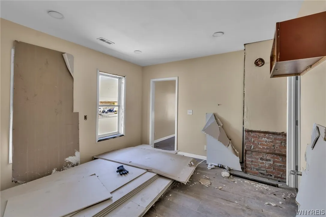 2143 Niagara Street, Buffalo, New York 14207, Buffalo, New York 14207, 8 Bedroom Bedrooms, ,3 BathroomBathrooms,Residential,For Sale,2143 Niagara Street, Buffalo, New York 14207,0,B1672981