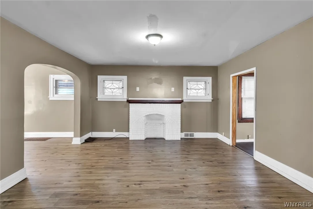 2143 Niagara Street, Buffalo, New York 14207, Buffalo, New York 14207, 8 Bedroom Bedrooms, ,3 BathroomBathrooms,Residential,For Sale,2143 Niagara Street, Buffalo, New York 14207,0,B1672981