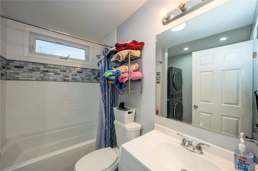 5233 Scranton Road, Hamburg, New York 14075, Hamburg, New York 14075, 10 Bedrooms Bedrooms, ,3 BathroomsBathrooms,Residential,For Sale,5233 Scranton Road, Hamburg, New York 14075,0,B1673211