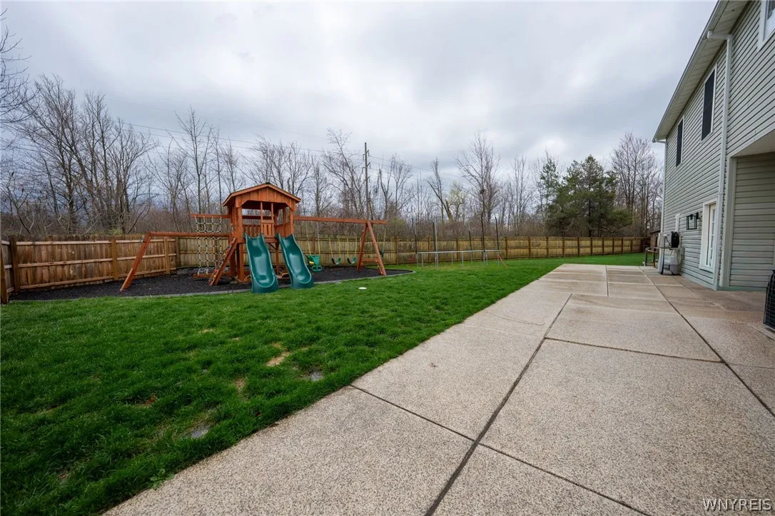 5233 Scranton Road, Hamburg, New York 14075, Hamburg, New York 14075, 10 Bedrooms Bedrooms, ,3 BathroomsBathrooms,Residential,For Sale,5233 Scranton Road, Hamburg, New York 14075,0,B1673211