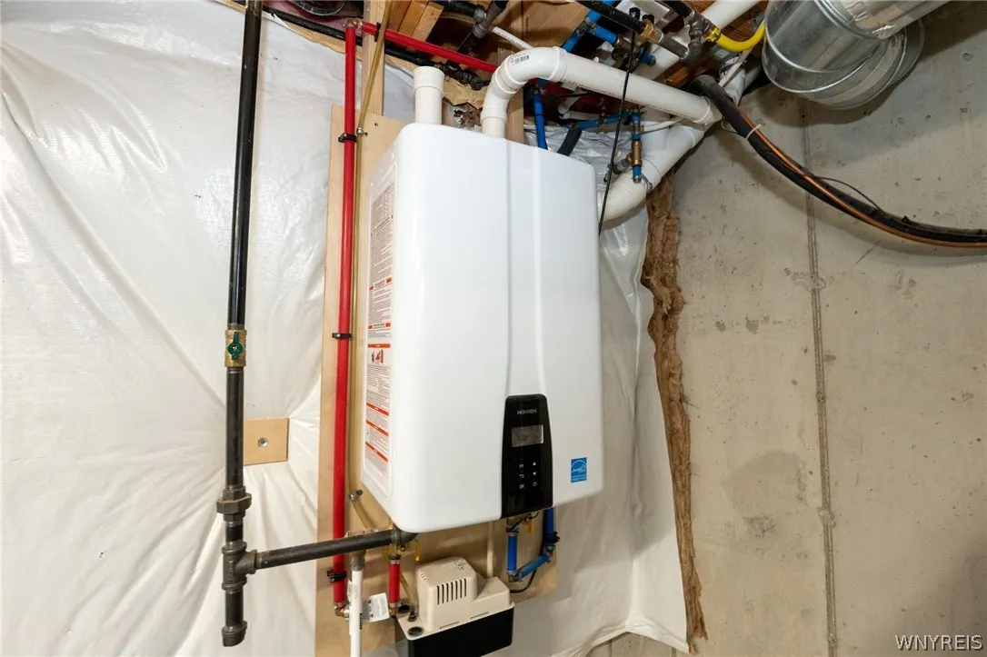 5233 Scranton Road, Hamburg, New York 14075, Hamburg, New York 14075, 10 Bedrooms Bedrooms, ,3 BathroomsBathrooms,Residential,For Sale,5233 Scranton Road, Hamburg, New York 14075,0,B1673211