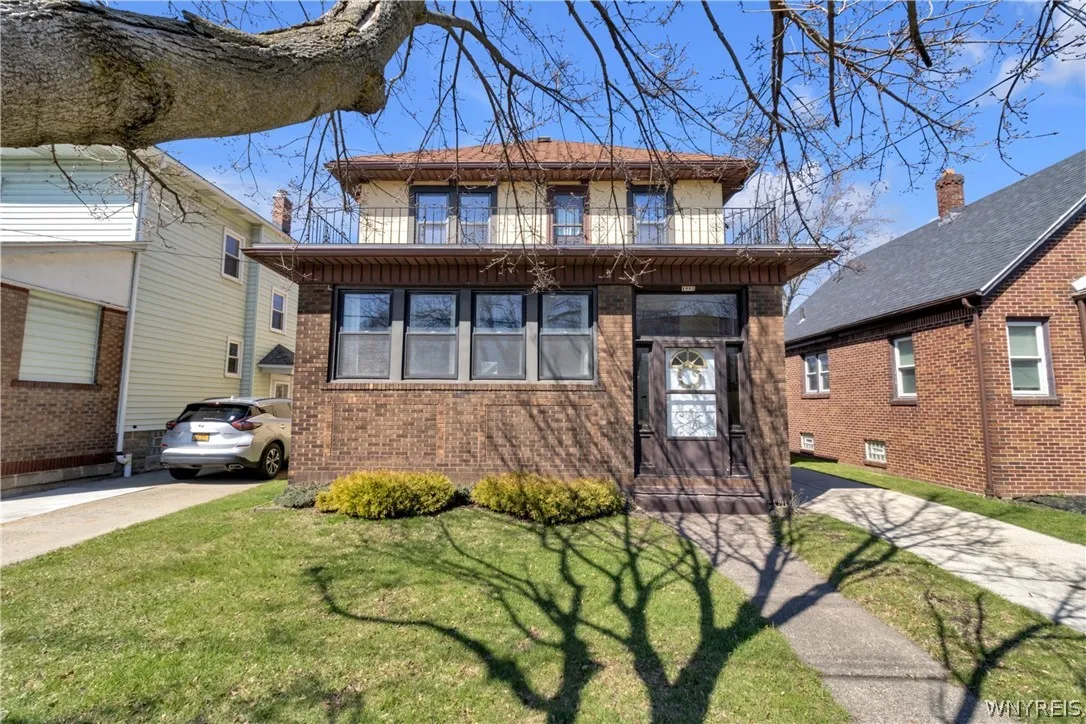 1062 Tifft Street, Buffalo, New York 14220, Buffalo, New York 14220, 4 Bedrooms Bedrooms, 9 Rooms Rooms,1 BathroomBathrooms,Residential,For Sale,1062 Tifft Street, Buffalo, New York 14220,0,B1672427