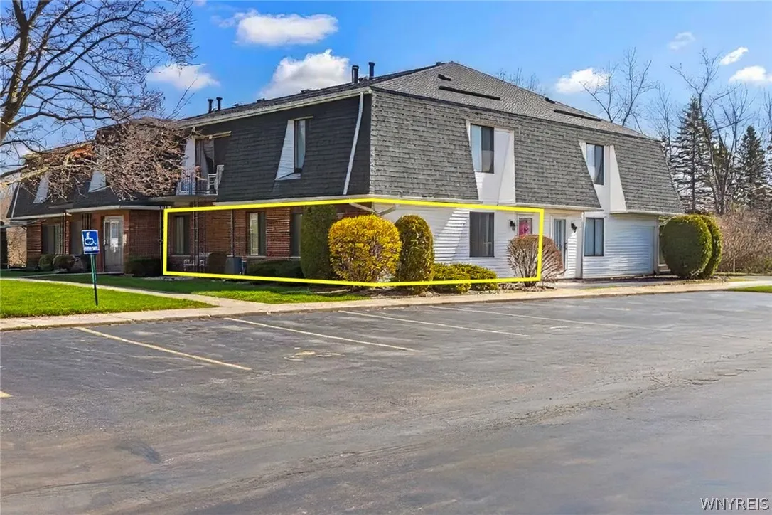 73a Foxberry Drive, Amherst, New York 14068, Amherst, New York 14068, 2 Bedrooms Bedrooms, 6 Rooms Rooms,1 BathroomBathrooms,Residential,For Sale,73a Foxberry Drive, Amherst, New York 14068,0,B1671091