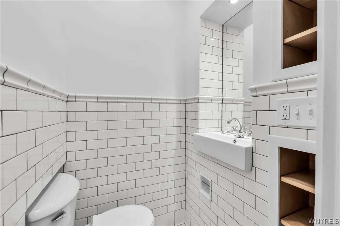 887 West Ferry Street, Buffalo, New York 14209, Buffalo, New York 14209, 4 Bedrooms Bedrooms, 10 Rooms Rooms,1 BathroomBathrooms,Residential Lease,For Rent,887 West Ferry Street, Buffalo, New York 14209,0,B1672814