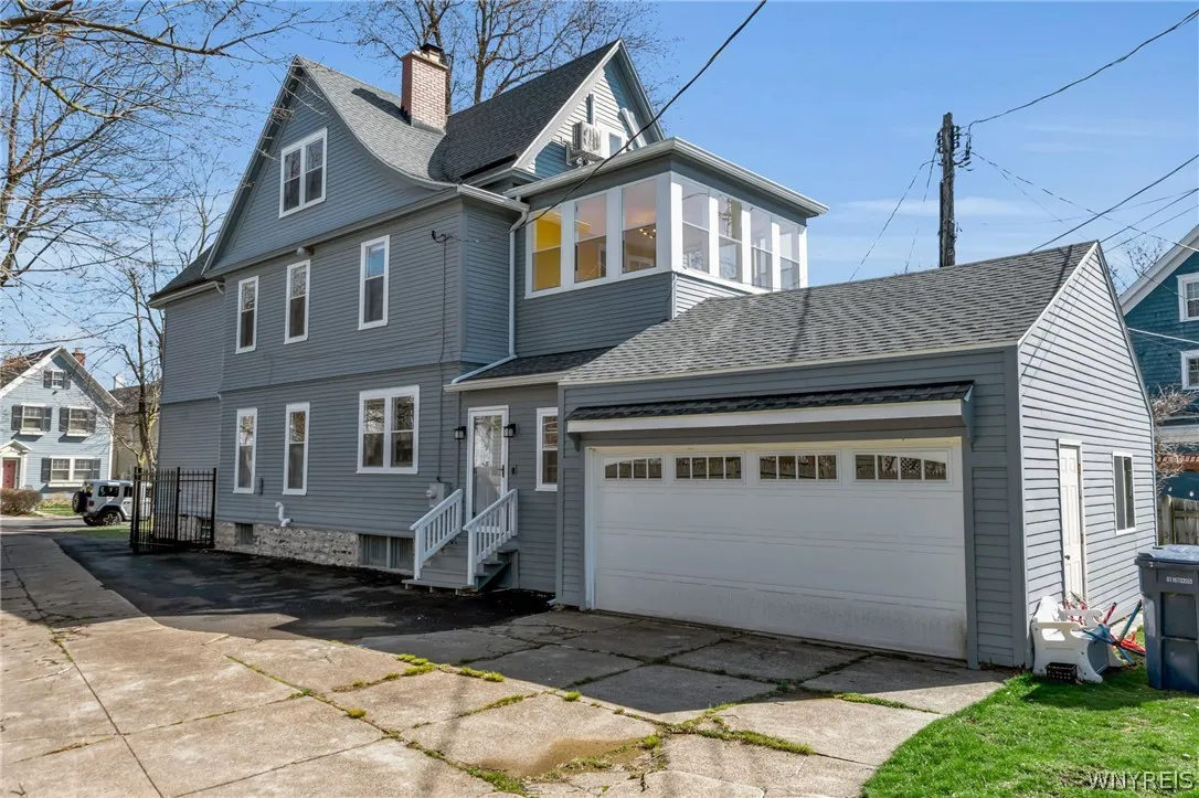 887 West Ferry Street, Buffalo, New York 14209, Buffalo, New York 14209, 4 Bedrooms Bedrooms, 10 Rooms Rooms,1 BathroomBathrooms,Residential Lease,For Rent,887 West Ferry Street, Buffalo, New York 14209,0,B1672814