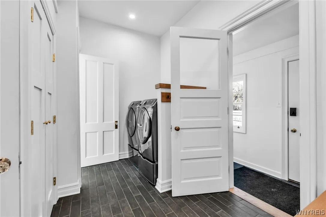 887 West Ferry Street, Buffalo, New York 14209, Buffalo, New York 14209, 4 Bedrooms Bedrooms, 10 Rooms Rooms,1 BathroomBathrooms,Residential Lease,For Rent,887 West Ferry Street, Buffalo, New York 14209,0,B1672814