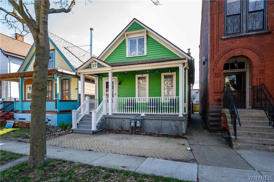 27 Mariner Street, Buffalo, New York 14201, Buffalo, New York 14201, 2 Bedrooms Bedrooms, ,2 BathroomsBathrooms,Residential,Closed,27 Mariner Street, Buffalo, New York 14201,0,B1671350
