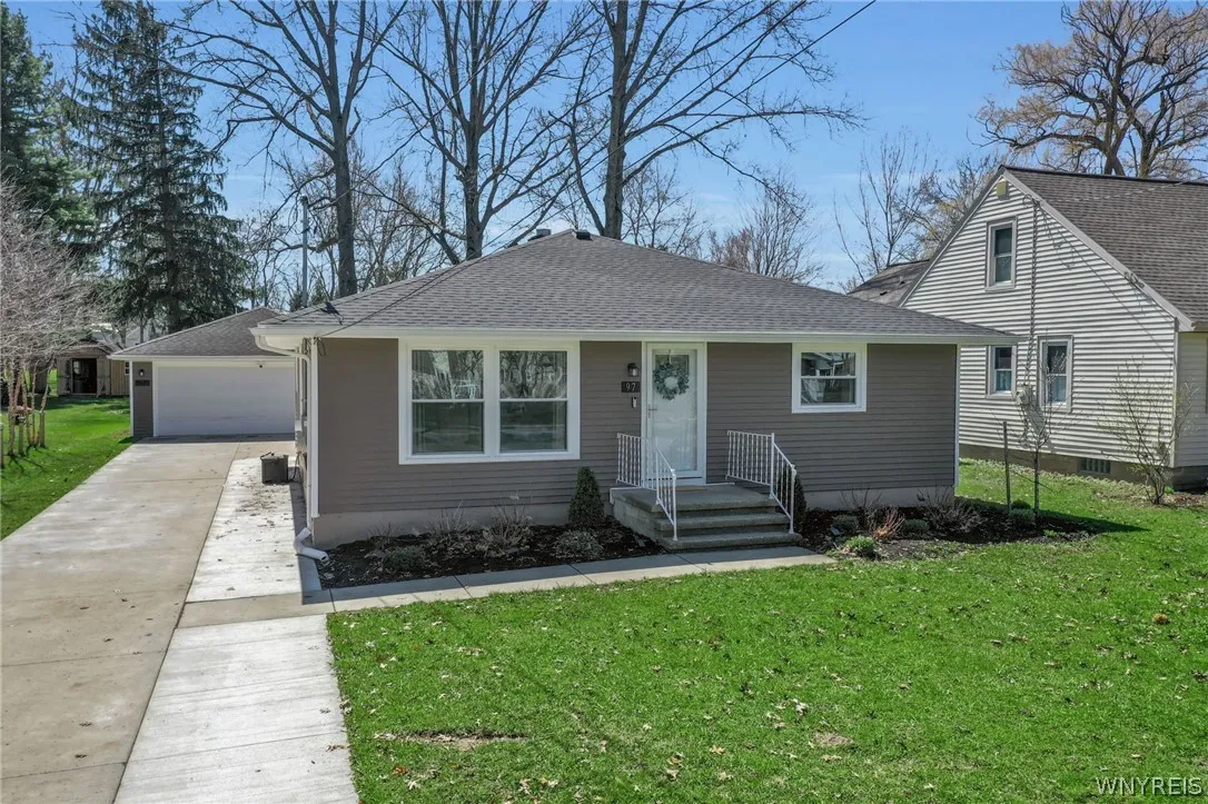 97 Huntington Court, Hamburg, New York 14075, Hamburg, New York 14075, 2 Bedrooms Bedrooms, 6 Rooms Rooms,1 BathroomBathrooms,Residential,For Sale,97 Huntington Court, Hamburg, New York 14075,0,B1673394