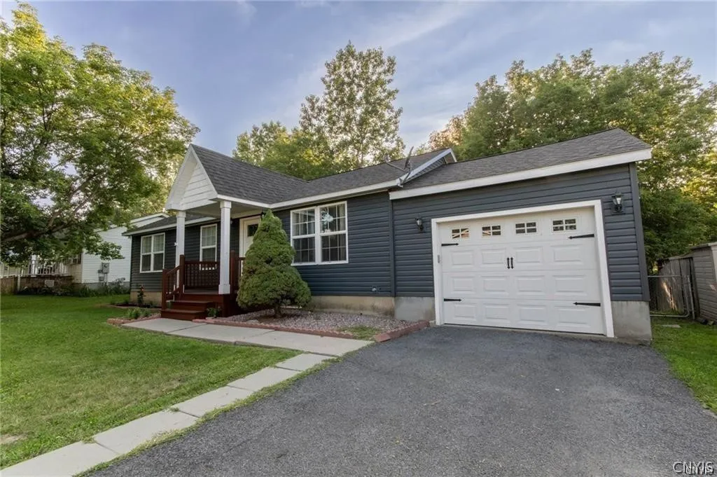1165 Superior Street, Watertown City, New York 136, Watertown City, New York 13601, 3 Bedrooms Bedrooms, 8 Rooms Rooms,1 BathroomBathrooms,Residential Lease,Closed,1165 Superior Street, Watertown City, New York 136,0,S1673632