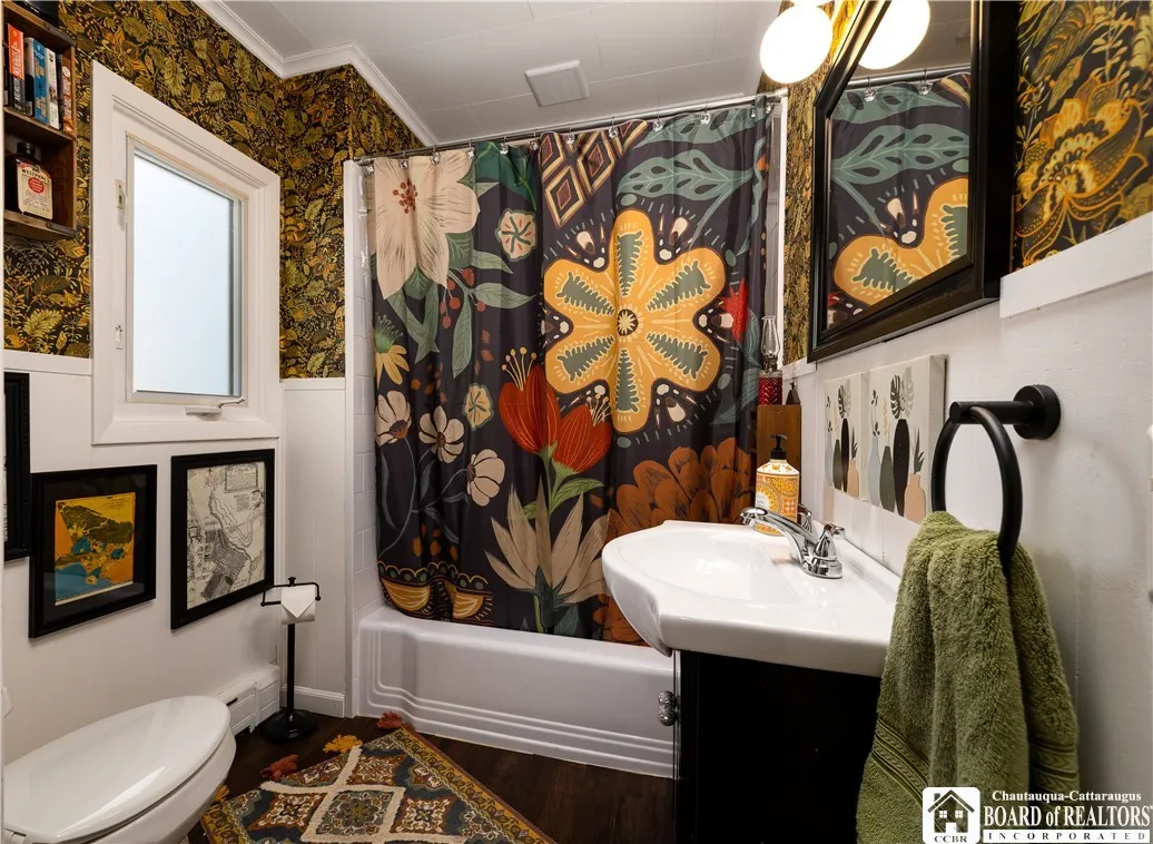 102 Center Street, Pomfret, New York 14063, Pomfret, New York 14063, 5 Bedrooms Bedrooms, 10 Rooms Rooms,2 BathroomsBathrooms,Residential,For Sale,102 Center Street, Pomfret, New York 14063,0,R1669112