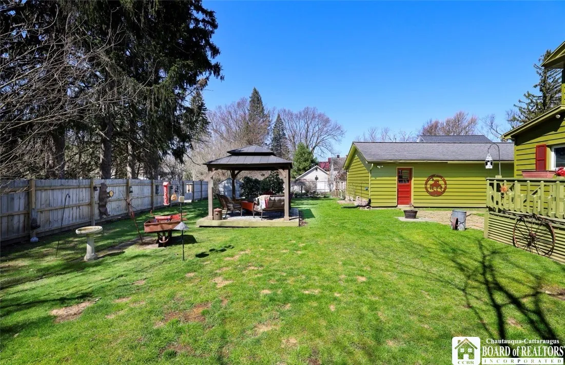 102 Center Street, Pomfret, New York 14063, Pomfret, New York 14063, 5 Bedrooms Bedrooms, 10 Rooms Rooms,2 BathroomsBathrooms,Residential,For Sale,102 Center Street, Pomfret, New York 14063,0,R1669112