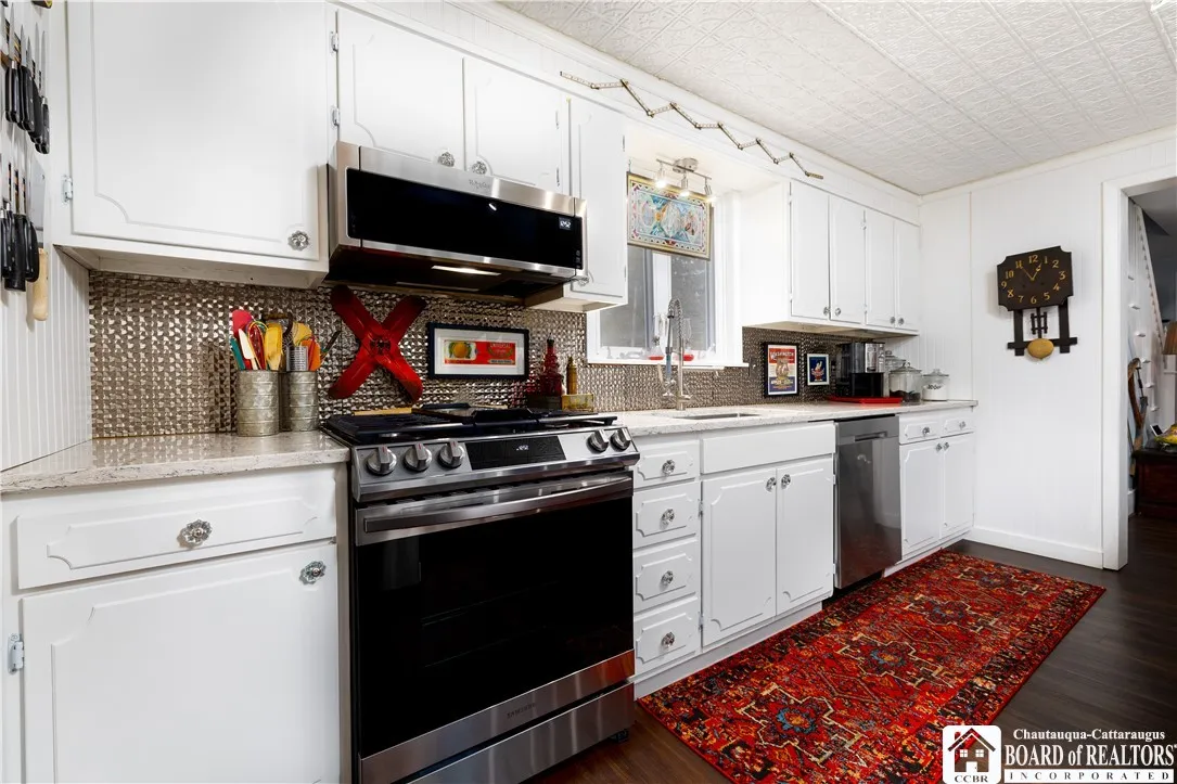 102 Center Street, Pomfret, New York 14063, Pomfret, New York 14063, 5 Bedrooms Bedrooms, 10 Rooms Rooms,2 BathroomsBathrooms,Residential,For Sale,102 Center Street, Pomfret, New York 14063,0,R1669112