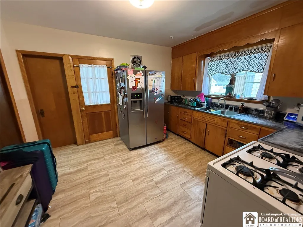 28 Cleveland Avenue, Pomfret, New York 14063, Pomfret, New York 14063, 3 Bedroom Bedrooms, 6 Room Rooms,1 BathroomBathrooms,Residential,For Sale,28 Cleveland Avenue, Pomfret, New York 14063,0,R1673259