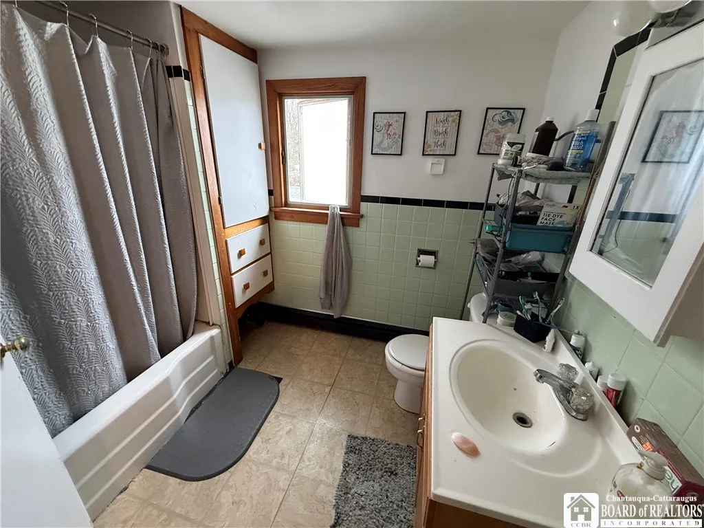 28 Cleveland Avenue, Pomfret, New York 14063, Pomfret, New York 14063, 3 Bedroom Bedrooms, 6 Room Rooms,1 BathroomBathrooms,Residential,For Sale,28 Cleveland Avenue, Pomfret, New York 14063,0,R1673259