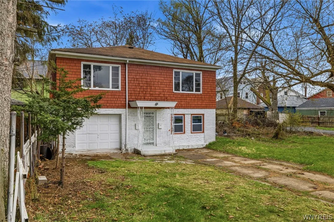 6 Palos Place, Buffalo, New York 14215, Buffalo, New York 14215, 6 Bedrooms Bedrooms, ,3 BathroomsBathrooms,Residential,For Sale,6 Palos Place, Buffalo, New York 14215,0,B1673717